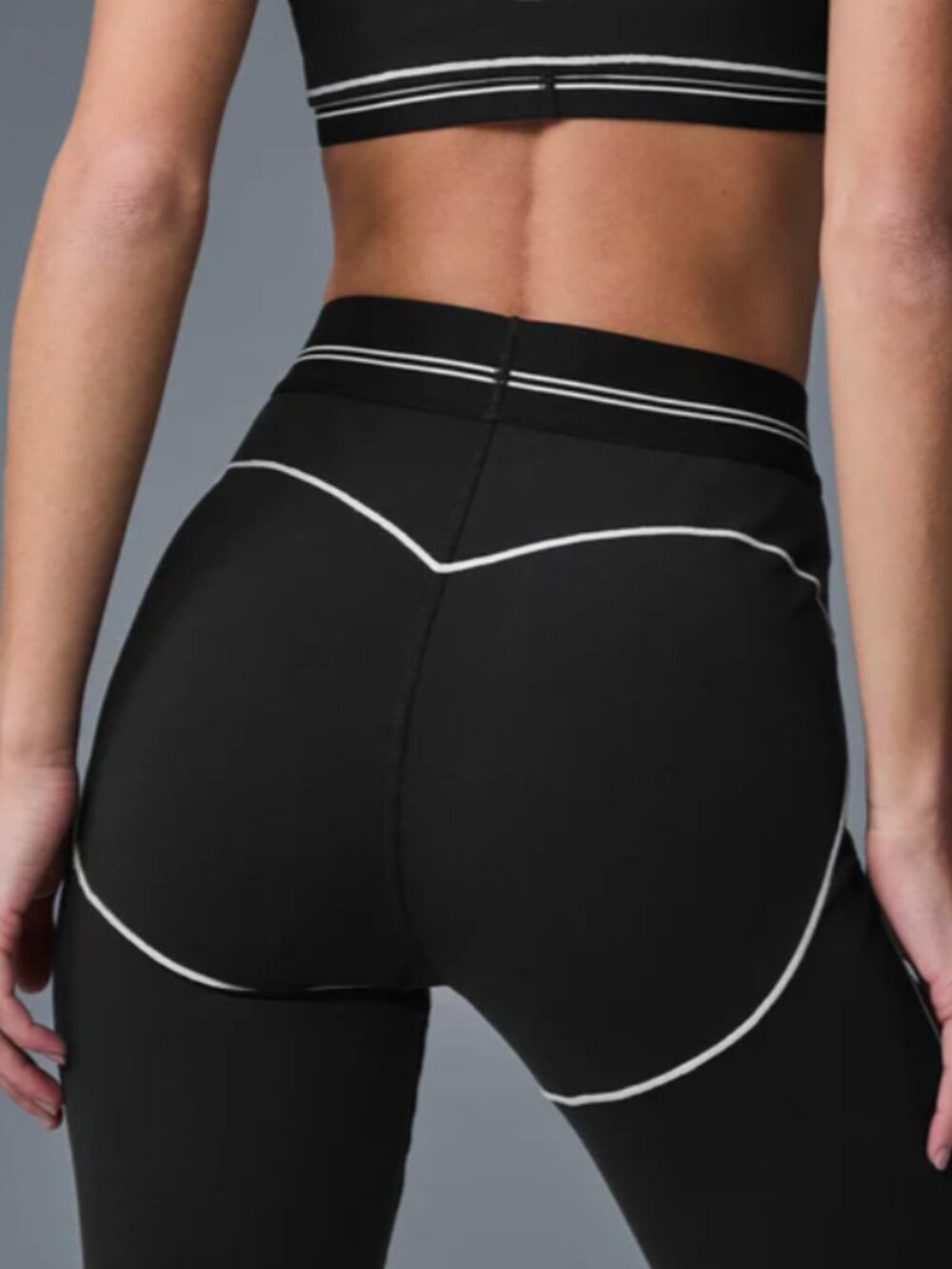 Alo Yoga Airbrush High-Waist Heart Throb FULL LENGTH Legging Black/White Size M - Picture 4 of 5